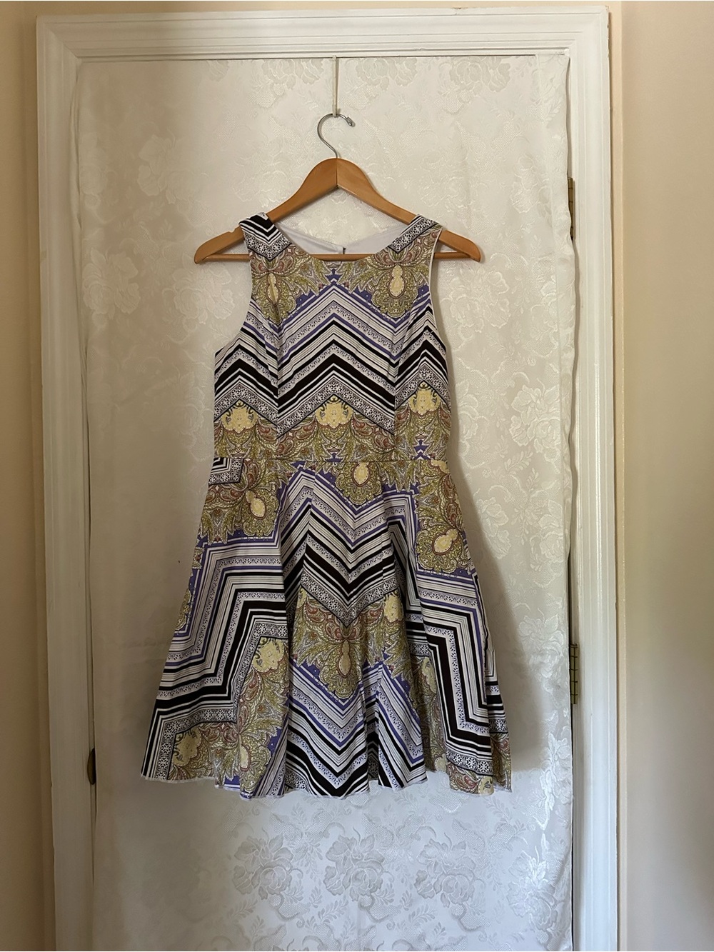 bailey blue Sleeveless Midi Dress in Black, White & Gold